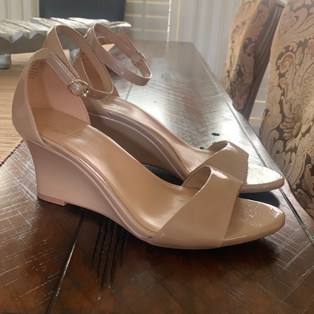 Naturalizer Vera Sedge tan wedges only worn once excellent condition
